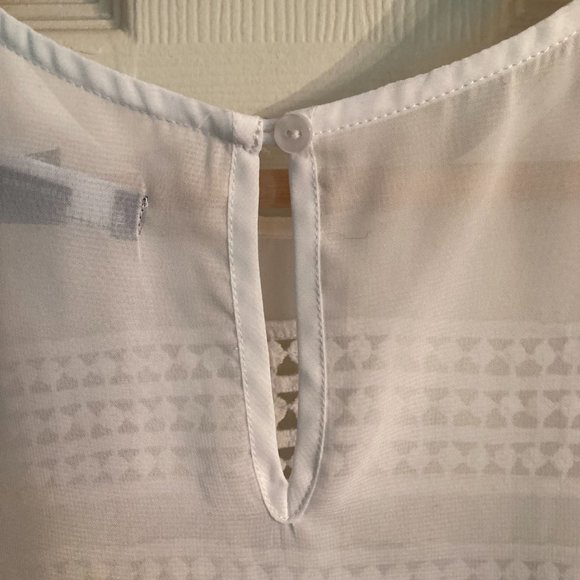 Sheer with Lace Sleeveless Gap Top - EUC - Picture 7 of 7